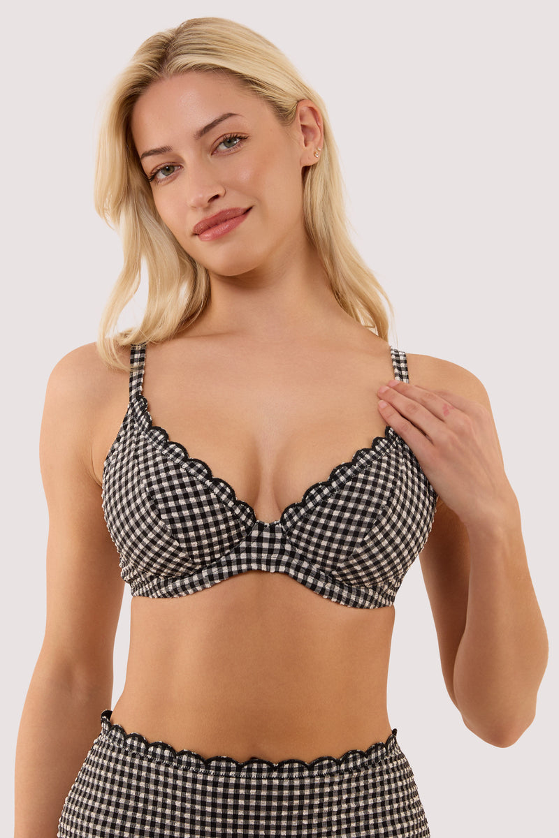 Model wears a margot black & white gingham scallop trim underwire bikini top with textured gingham fabric, supportive underwired cups.